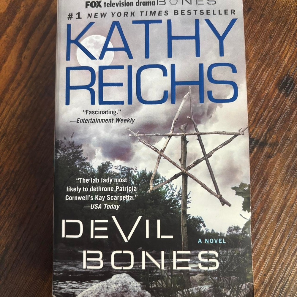 Devil‎ Bones by Kathy Reichs